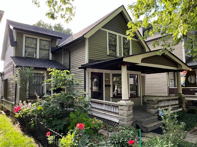 Front Ext - 1872 W 47th St