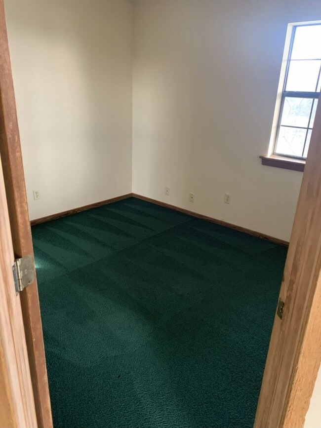 Building Photo - Duplex Available in Forsyth!