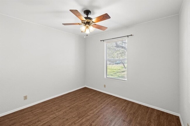 Building Photo - 9807 Hundred Oaks Cir