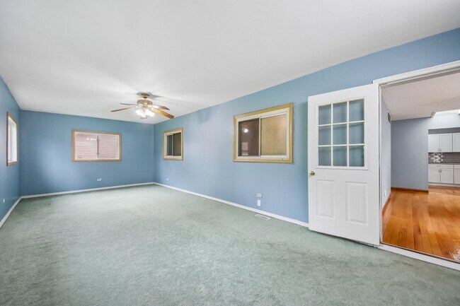 Building Photo - 670 Lakeview Ln