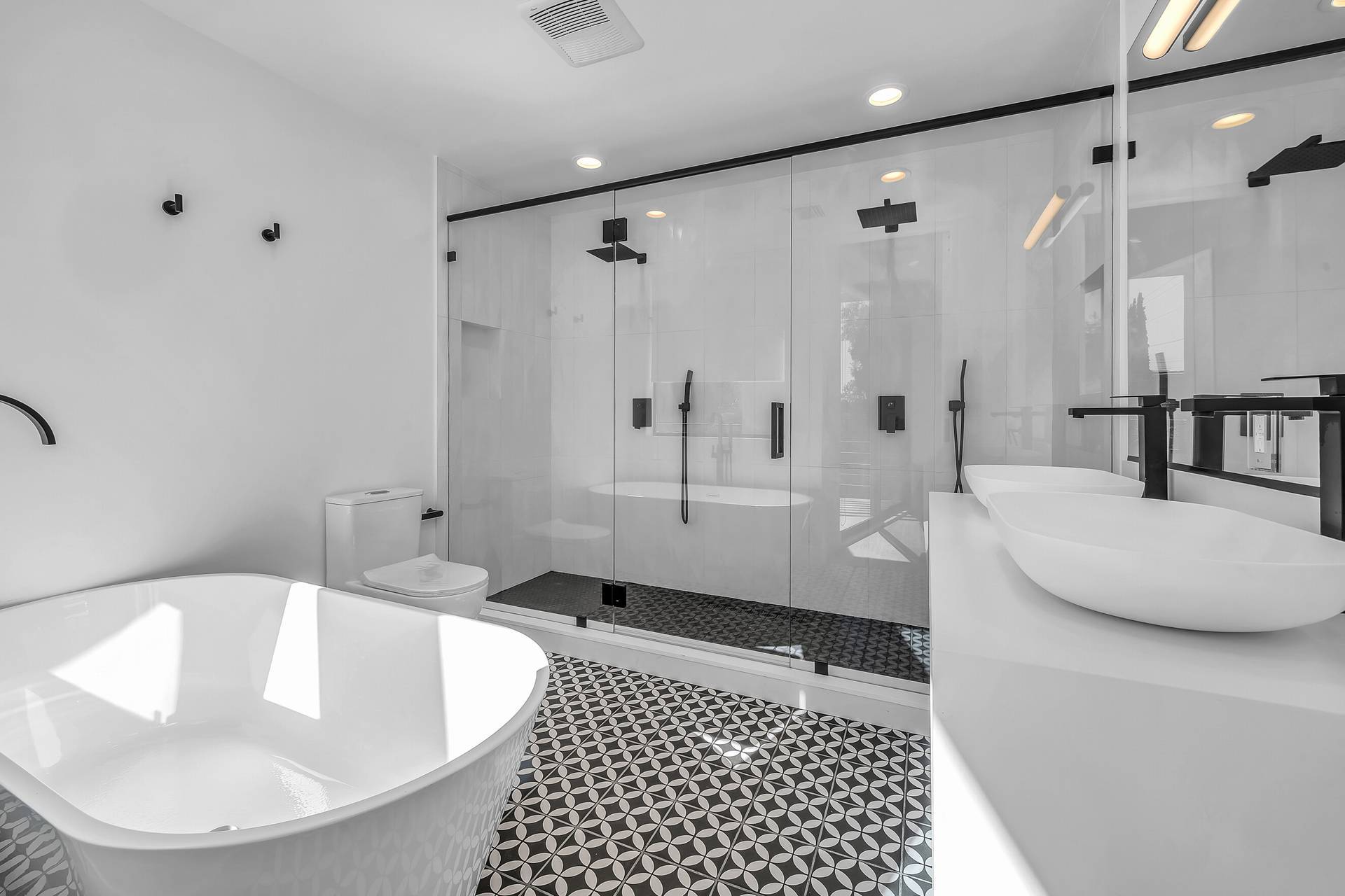 Primary Bath - 1531 Wellesley Ave