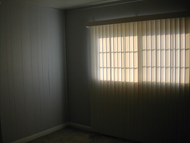 Building Photo - 654 Loranne Ave