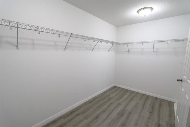 Building Photo - 1208 Oakcrest Dr