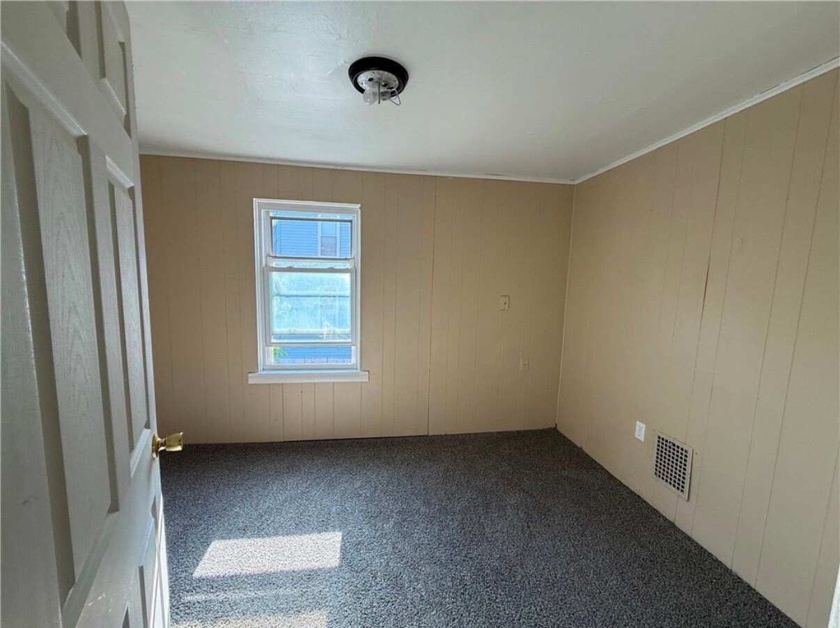 Building Photo - 303 E Lutton St