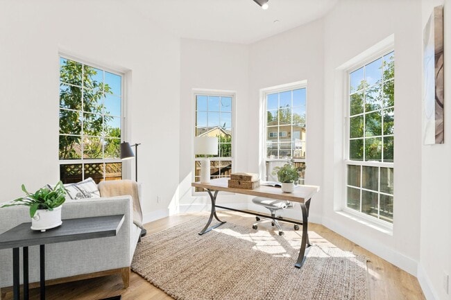 Building Photo - $11,995 - Stunning Executive Estate in Willow Glen