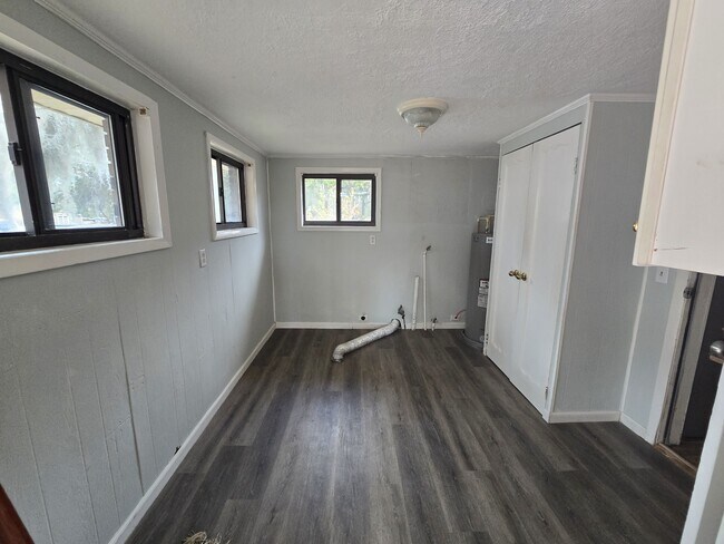 Building Photo - 1307 Point Peter Rd