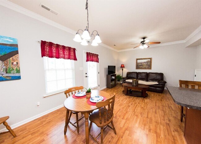 Building Photo - 2 Bedroom Townhome in Campbell County