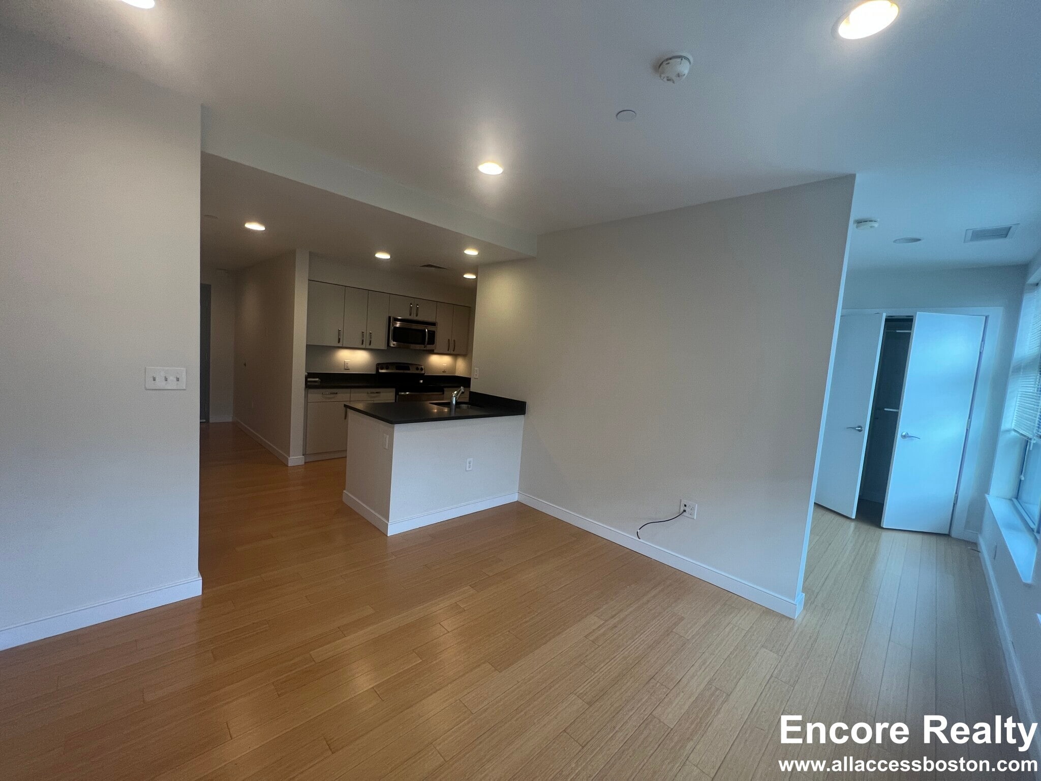 Building Photo - 601 Albany St