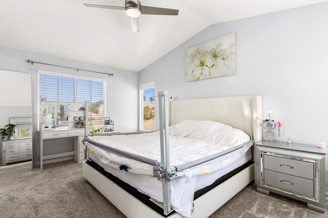 Building Photo - Beautifully Updated 3 Bedroom Southeast Ve...