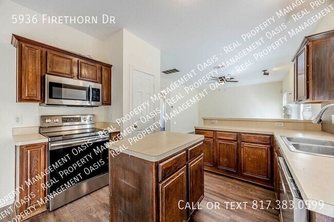 Building Photo - 5936 Firethorn Dr