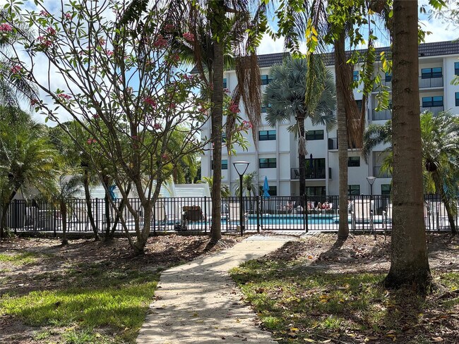 Building Photo - 900 River Reach Dr