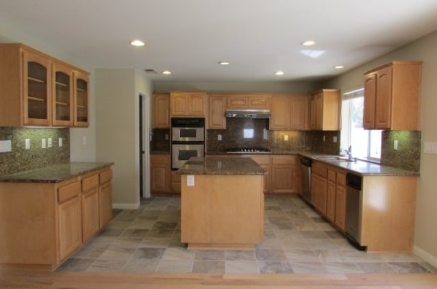 Building Photo - Beautiful 5 Bedroom 4 Bathroom Home in Wes...
