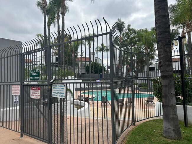 Building Photo - 1109 Tivoli Ln