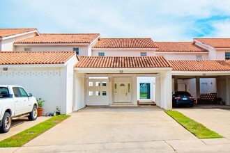 Building Photo - 1800 Country Club Dr