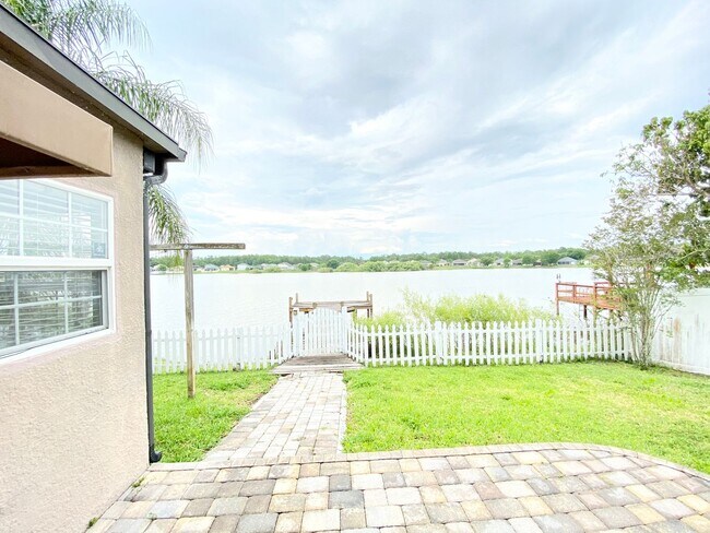 Building Photo - Beautiful Lake View Home in Waterside Estate!