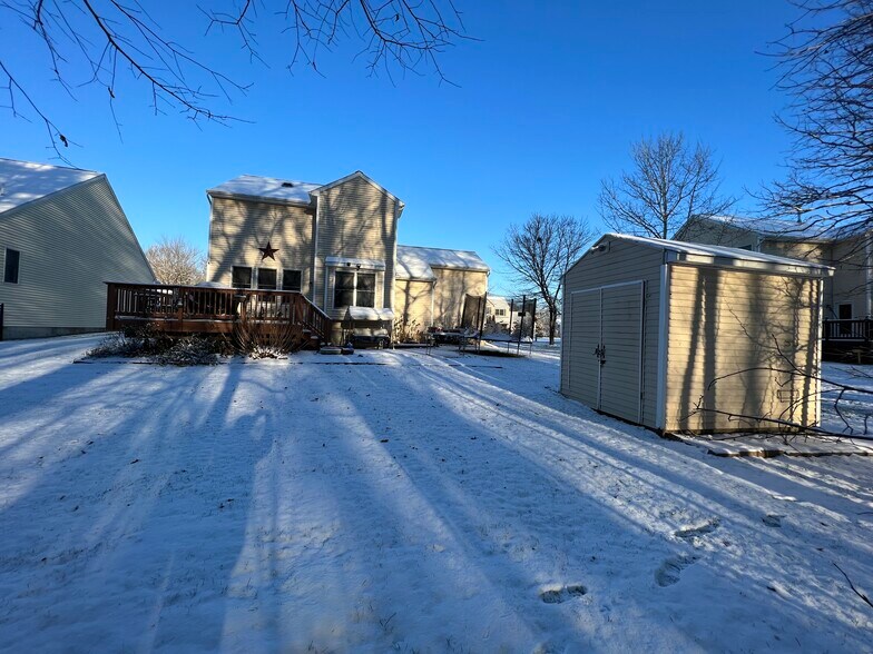 Building Photo - 27 Lupine Dr