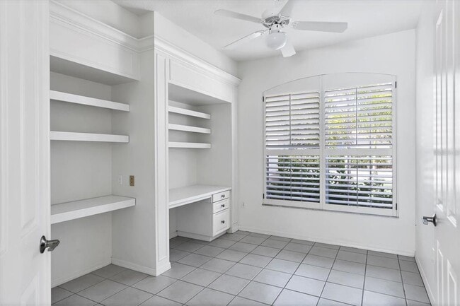 Building Photo - 8501 Park Shore Ln