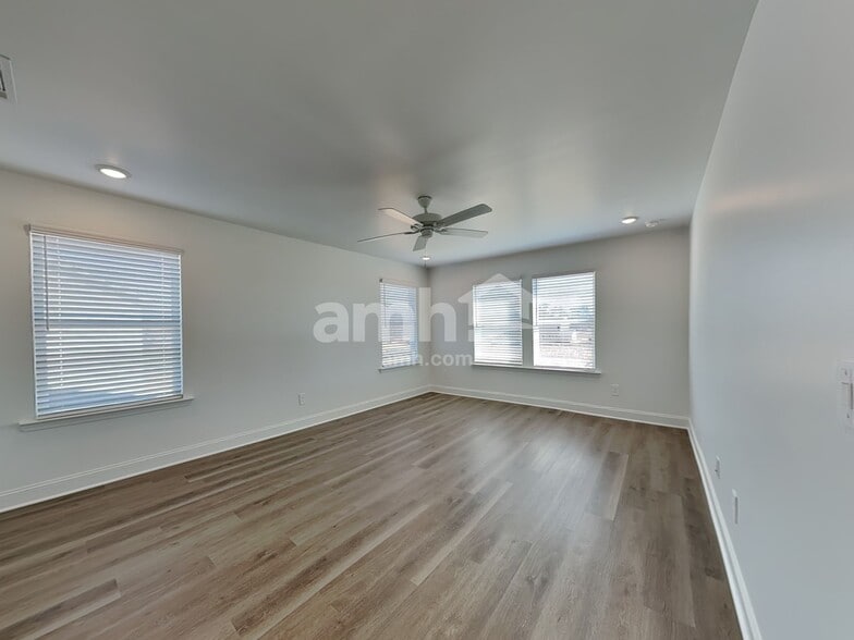 Building Photo - 212 Chase Ln