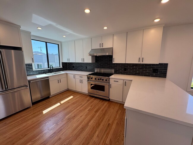 Building Photo - Remodeled 2BR/1BA Single Family Home in Su...