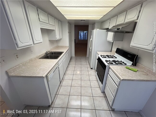 Building Photo - 2417 Lourdes Ave