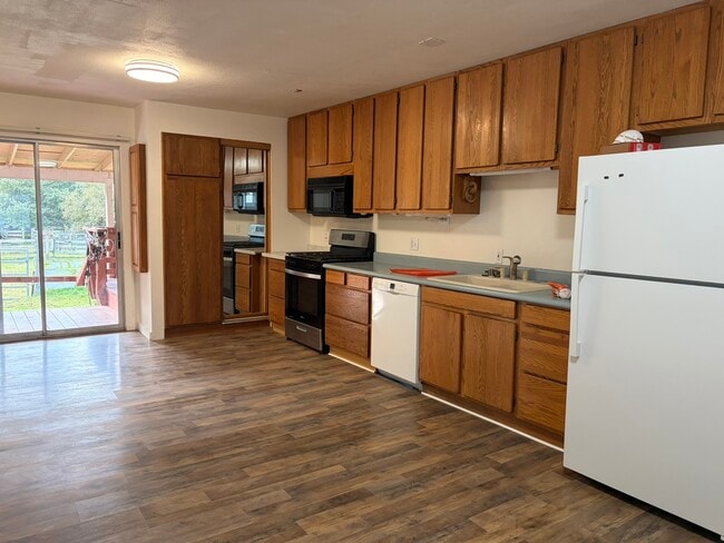 Building Photo - 863 Atherton Ave