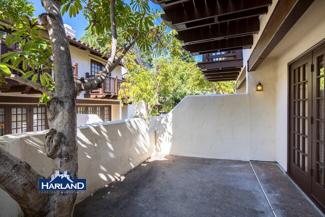 Building Photo - 8668 Villa La Jolla Dr