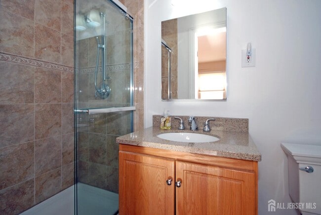 Building Photo - 7 Gardenia Ct