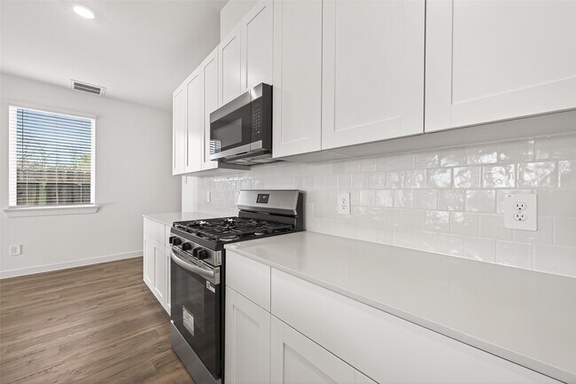 Building Photo - 3506 Blue Mockingbird St