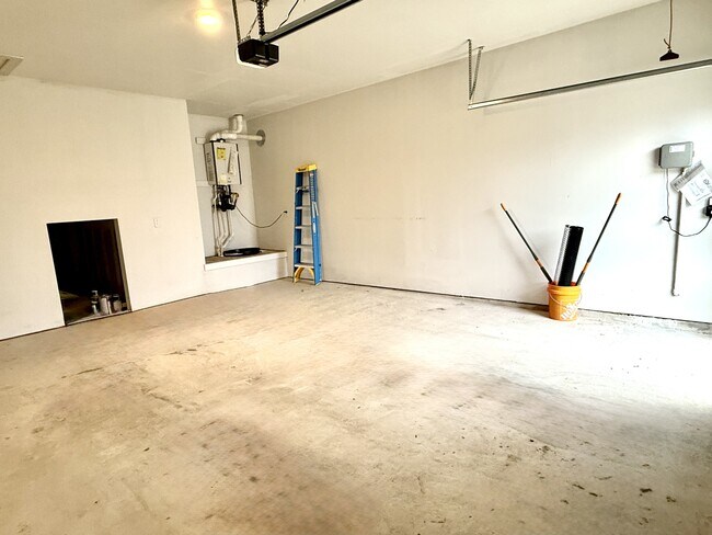 Building Photo - 13916 Lubeck Dr