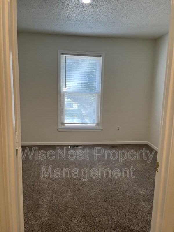 Building Photo - 514 SE Adobe Dr