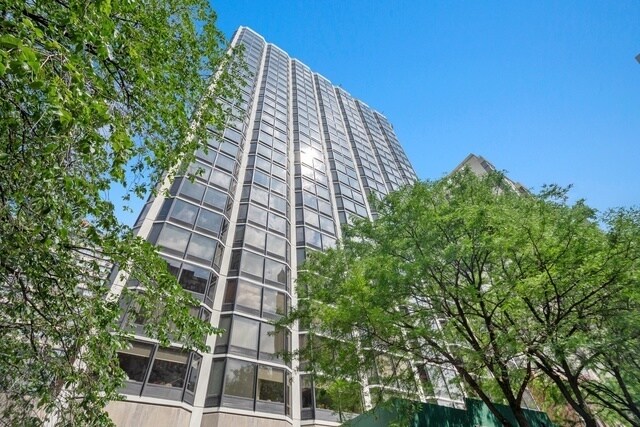 Primary Photo - 50 E Bellevue Pl
