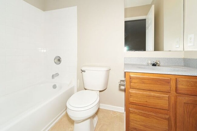 Building Photo - Large 4 Bedroom and Brownsburg Schools!