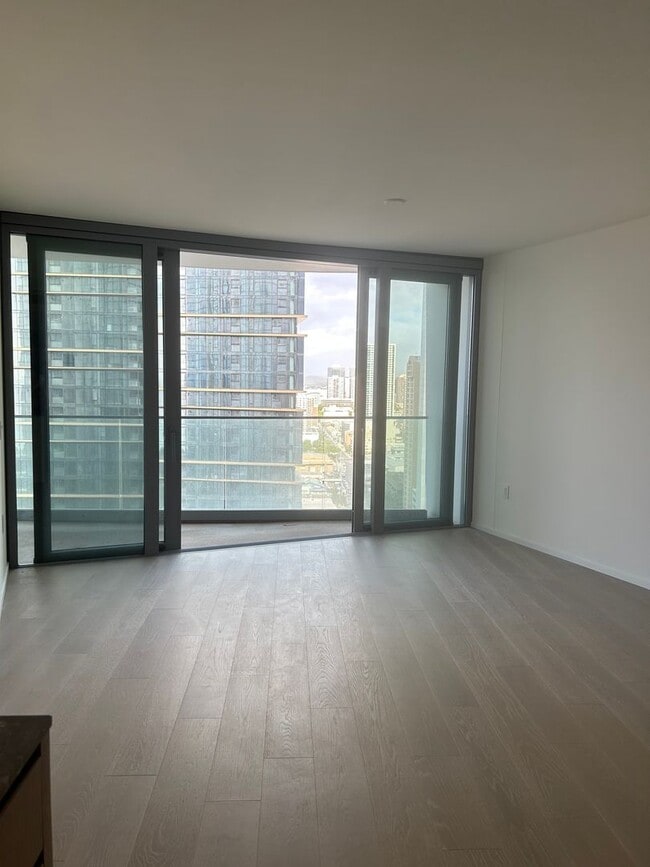 Building Photo - Luxury Unfurnished Studio with 1 Parking