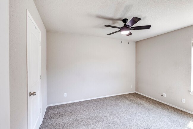 Building Photo - 3409 Lorena Dr
