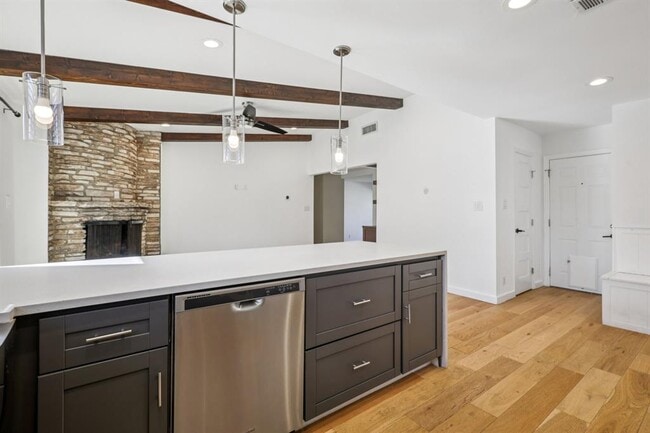 Building Photo - 7205 Twisted Oaks Dr