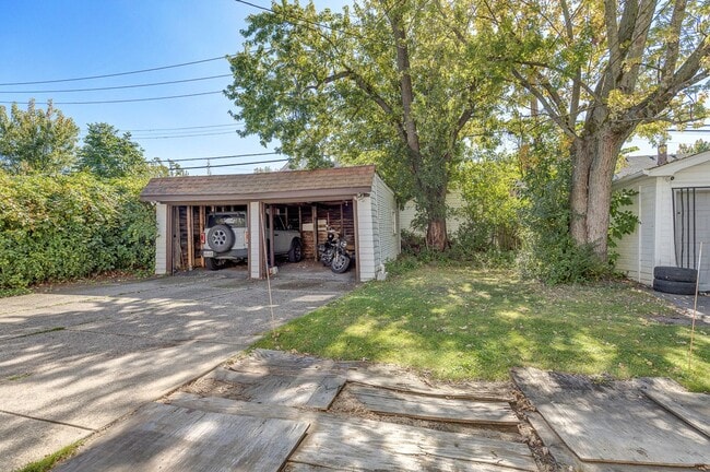 Building Photo - 3250 Berkshire Rd