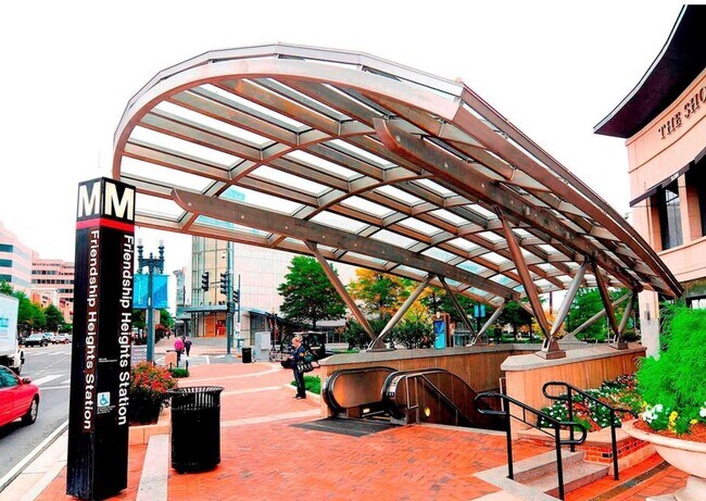 Building Photo - Nice One Bed + One Bath in Luxury Secure Doorman Bldg