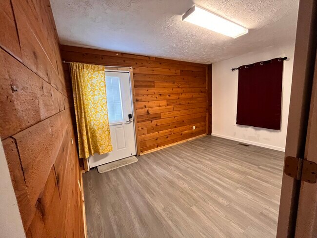 Building Photo - 1800 US-131