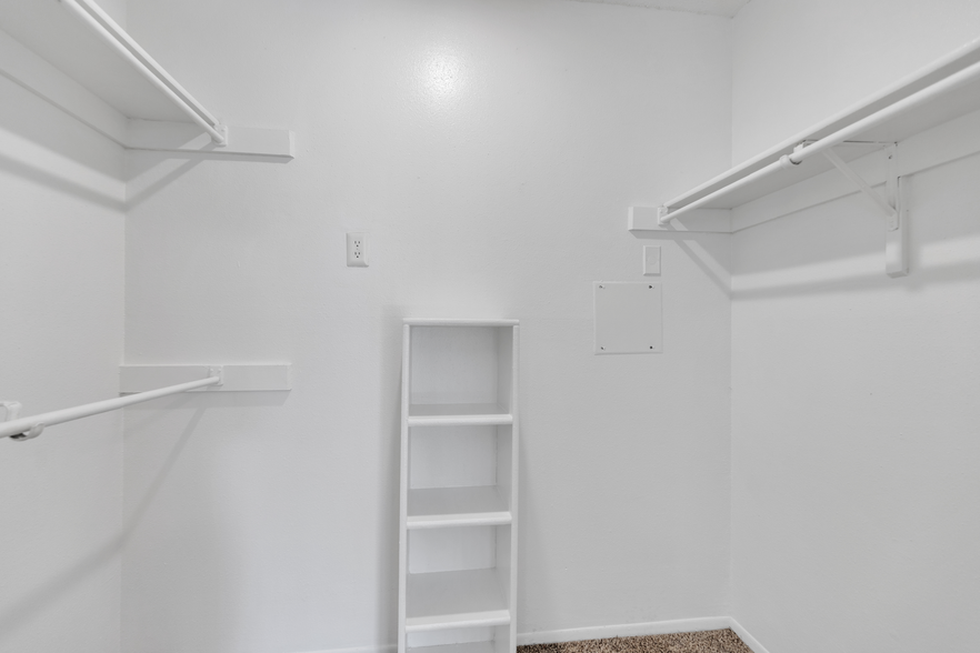 Walk In Closet-A1-A3-1Br-1Ba-Hillcreste At Thousand Oaks.jpg - Hillcreste at Thousand Oaks