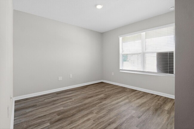Building Photo - 6817 Interlachen Ln
