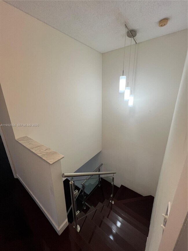 Building Photo - 261 Navarre Ave