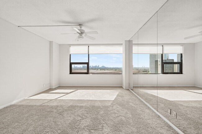 Building Photo - 14 Greenway Plz