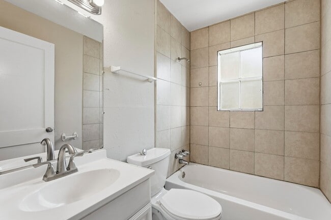 Building Photo - 729 13th Ave N