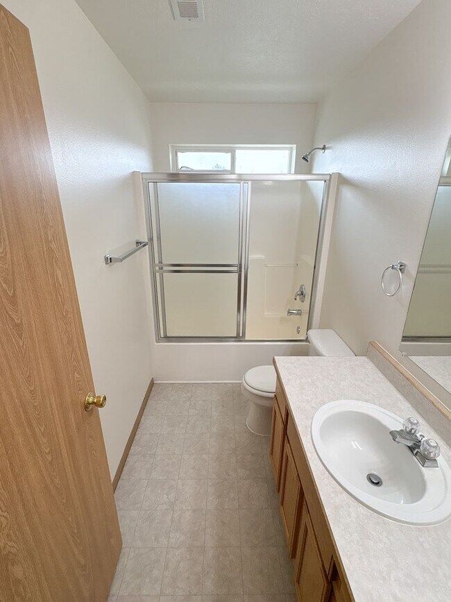 Building Photo - 5511 Glenridge Wy