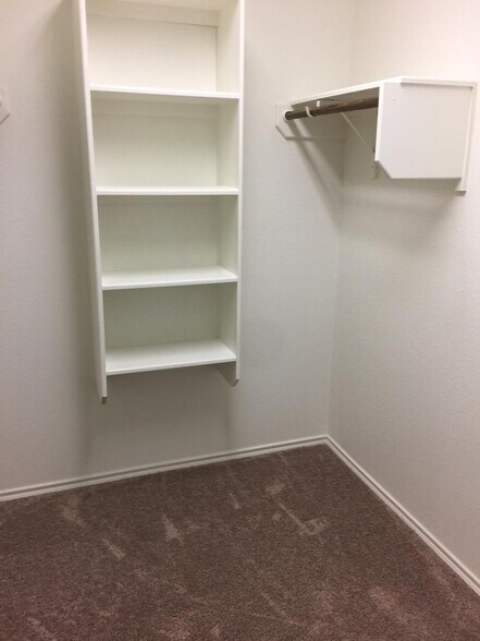 Master closet - 112 Brookside Dr