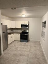 Building Photo - 853 SW 9th Ct