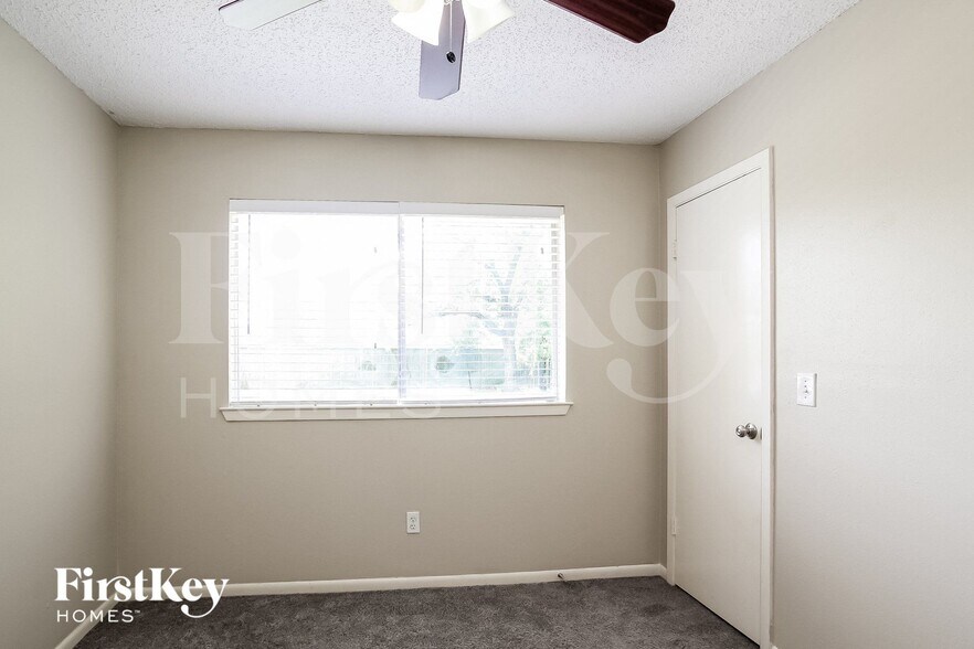 Building Photo - 12123 Flaxen Dr