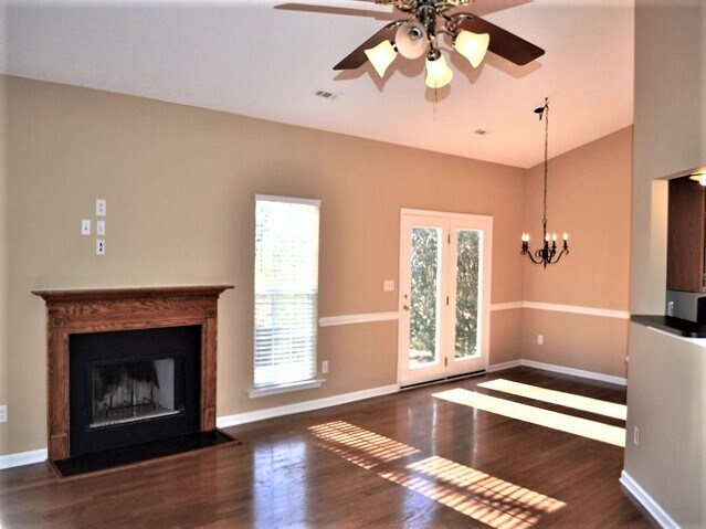 Building Photo - 403 Goldenrain Way