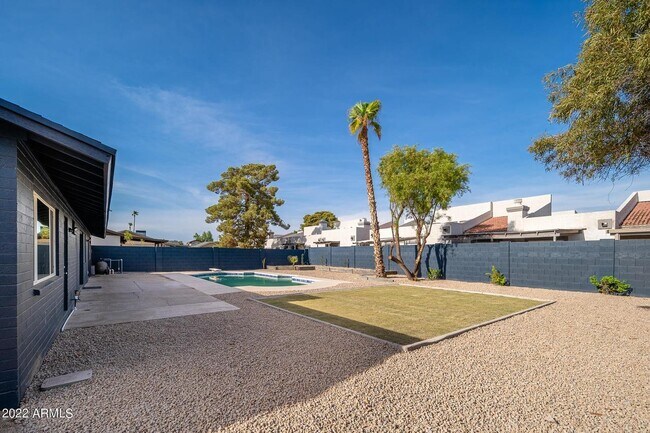 Building Photo - 9209 N 48th Dr