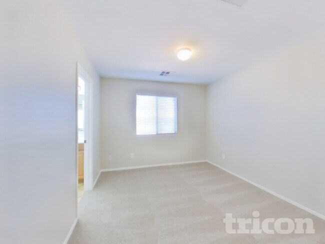 Building Photo - 24401 N Lost Dutchman Way